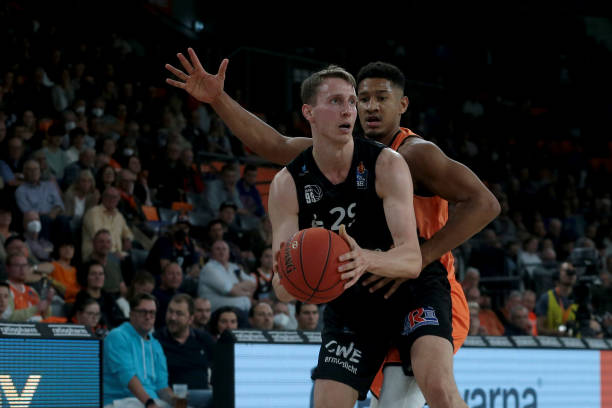 以确保在比 以确保在比