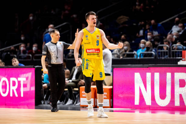 越的战术和 越的战术和